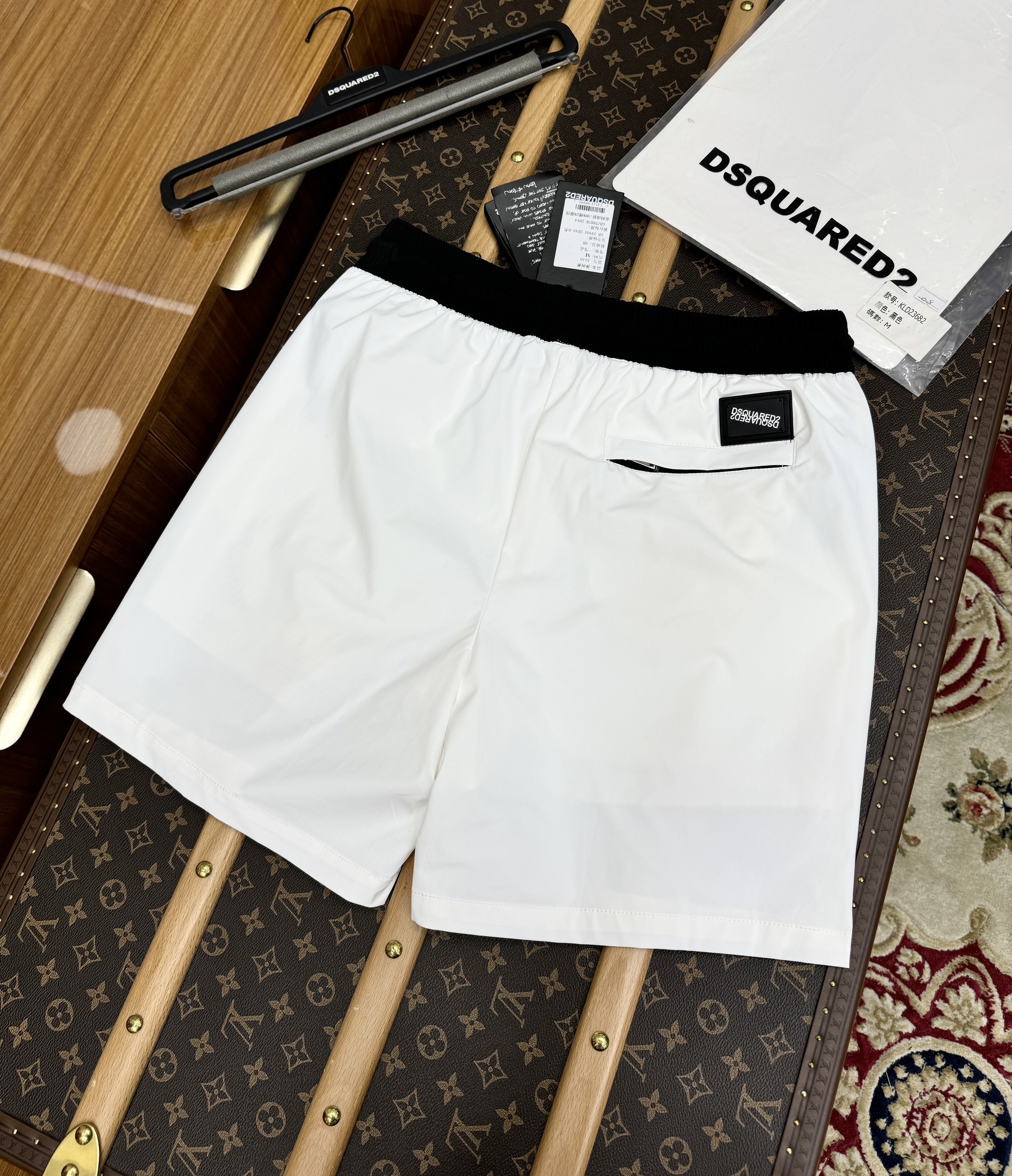 Quần short gió Dsquared2 DSQ2 họa tiết tag huy hiệu thêu Like Auth 1-1 on web CD